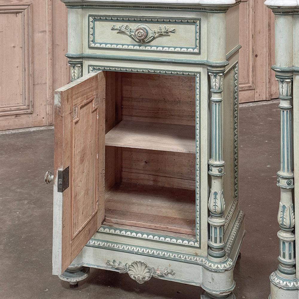 Paire de tables de nuit Louis XVI peintes en marbre de Carrare du 19e siècle en vente 8
