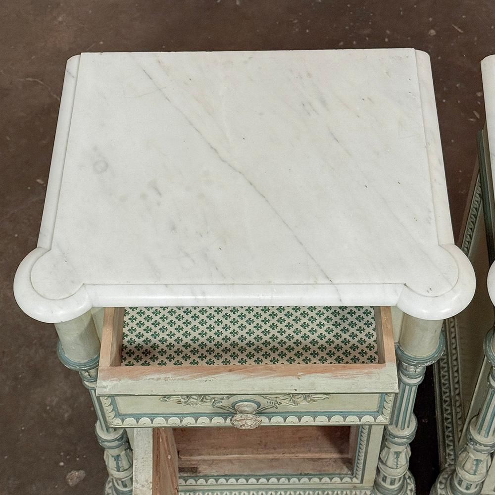 Paire de tables de nuit Louis XVI peintes en marbre de Carrare du 19e siècle en vente 9
