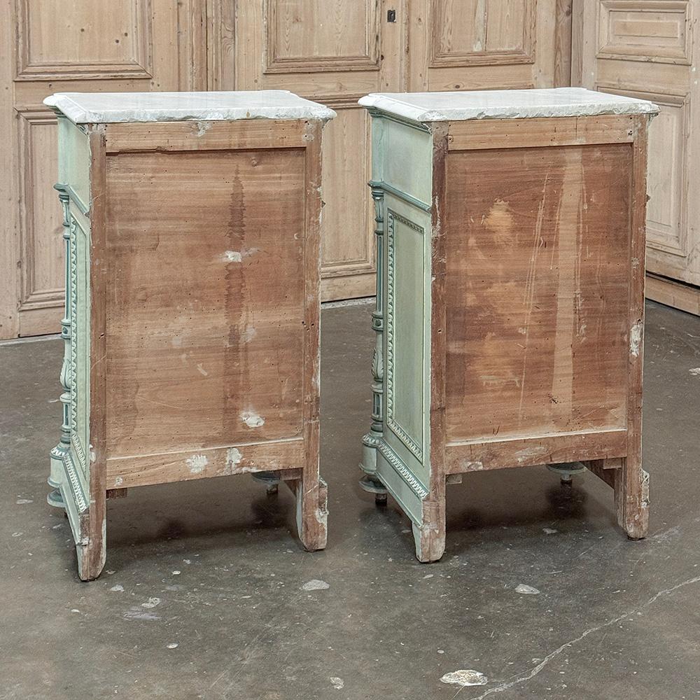 Paire de tables de nuit Louis XVI peintes en marbre de Carrare du 19e siècle en vente 11