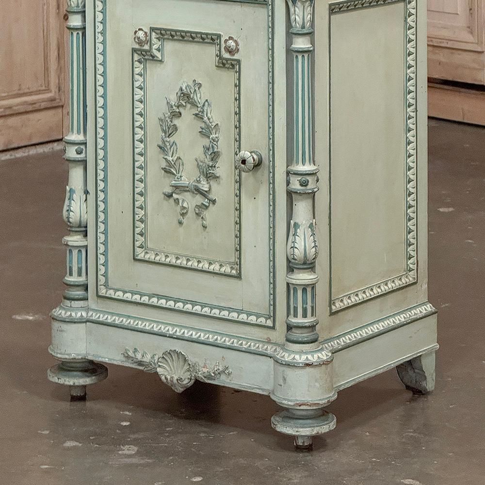 Paire de tables de nuit Louis XVI peintes en marbre de Carrare du 19e siècle en vente 1