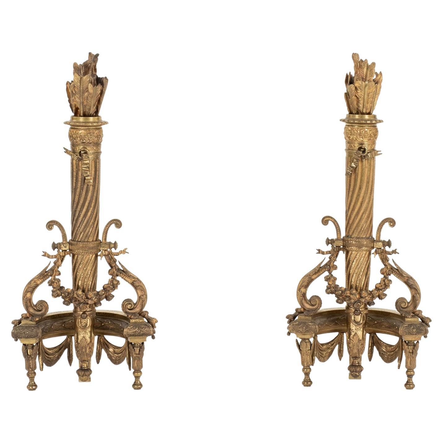Paar französische Chenets aus vergoldeter Bronze im Louis-XVI.-Stil des 19. Jahrhunderts