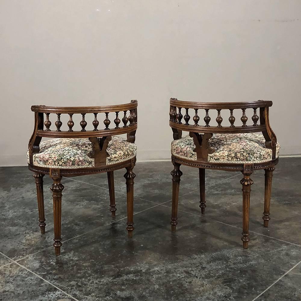 Pair of 19th Century French Louis XVI Vanity Stools In Good Condition In Dallas, TX