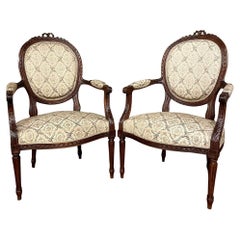 Paire de fauteuils français Louis XVI du 19ème siècle
