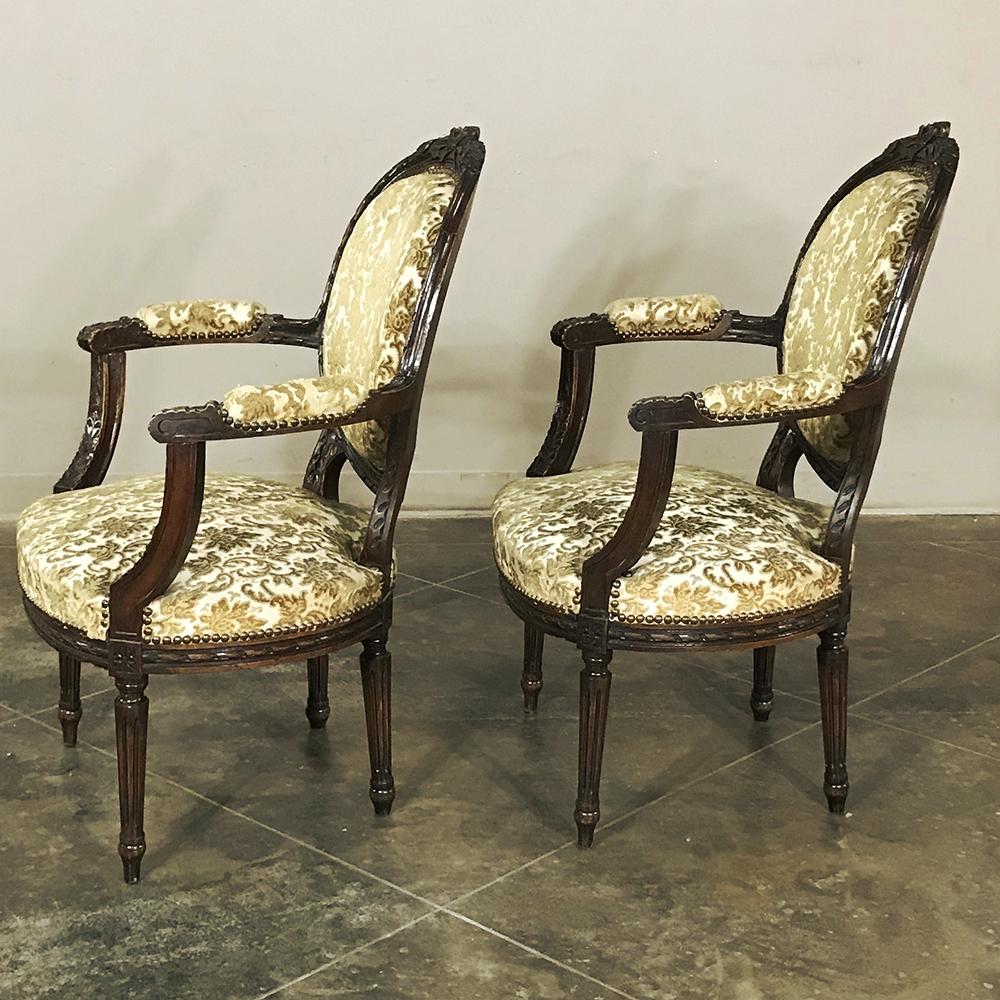 Pair of 19th Century French Louis XVI Walnut Armchairs In Good Condition In Dallas, TX