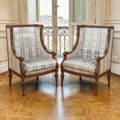 Paire de Fauteuils Bergères en Noyer Louis XVI du 19ème siècle
