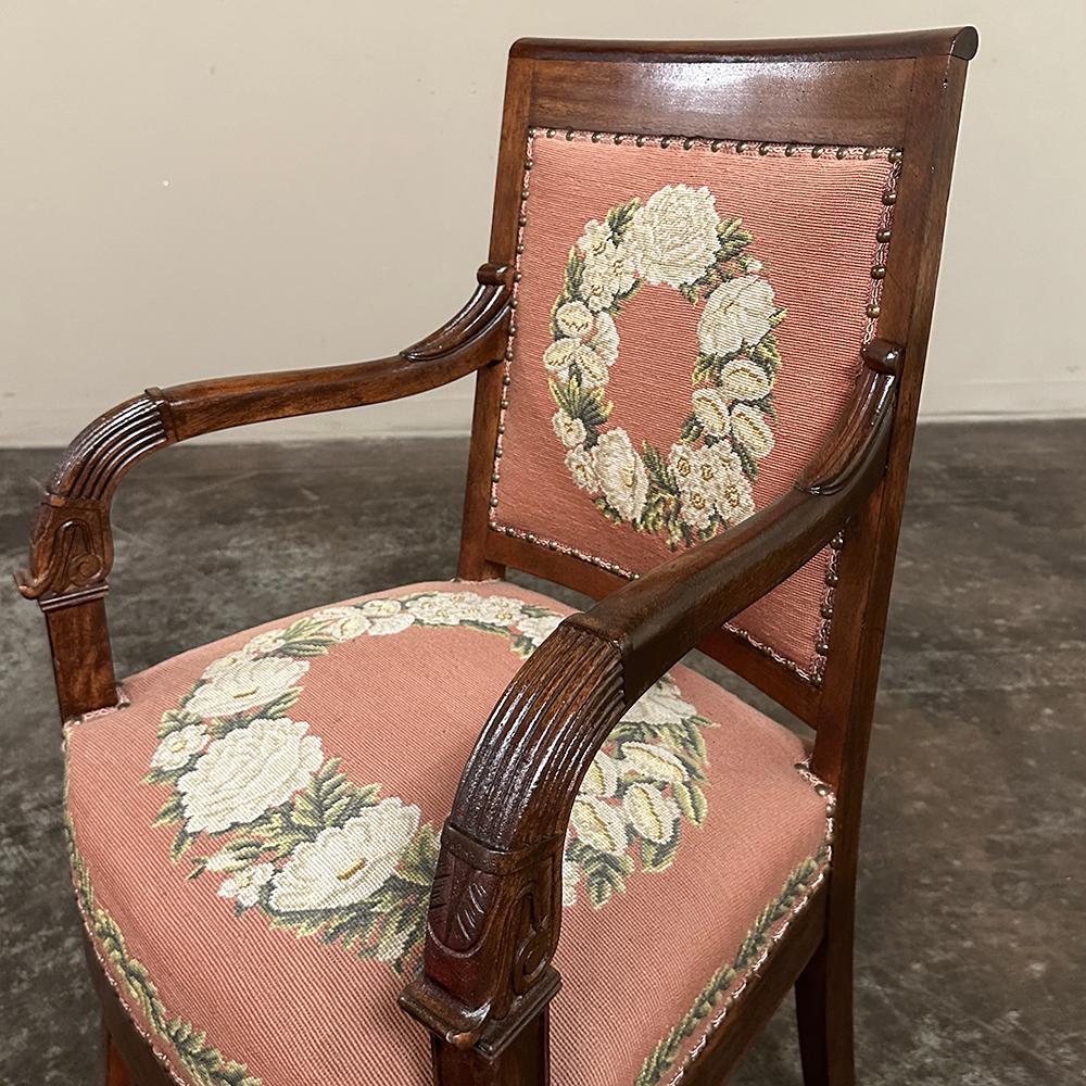 PAIR Französische Mahagoni-Empire-Sessel des 19. Jahrhunderts mit Gobelinstickerei-Wandteppich im Angebot 9