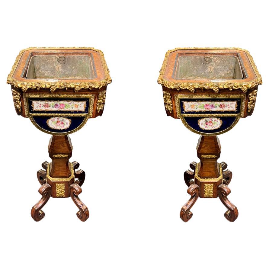 Pareja de Jardineras Francesas Napoleón III de Porcelana de Caoba y Bronce del Siglo XIX en venta