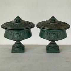 Paire d'urnes de jardin en fer du XIXe siècle d'époque Napoléon III