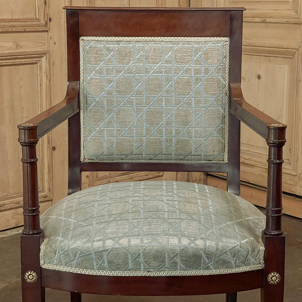 Paire de fauteuils en acajou d'époque Napoléon III du 19ème siècle français en vente 3