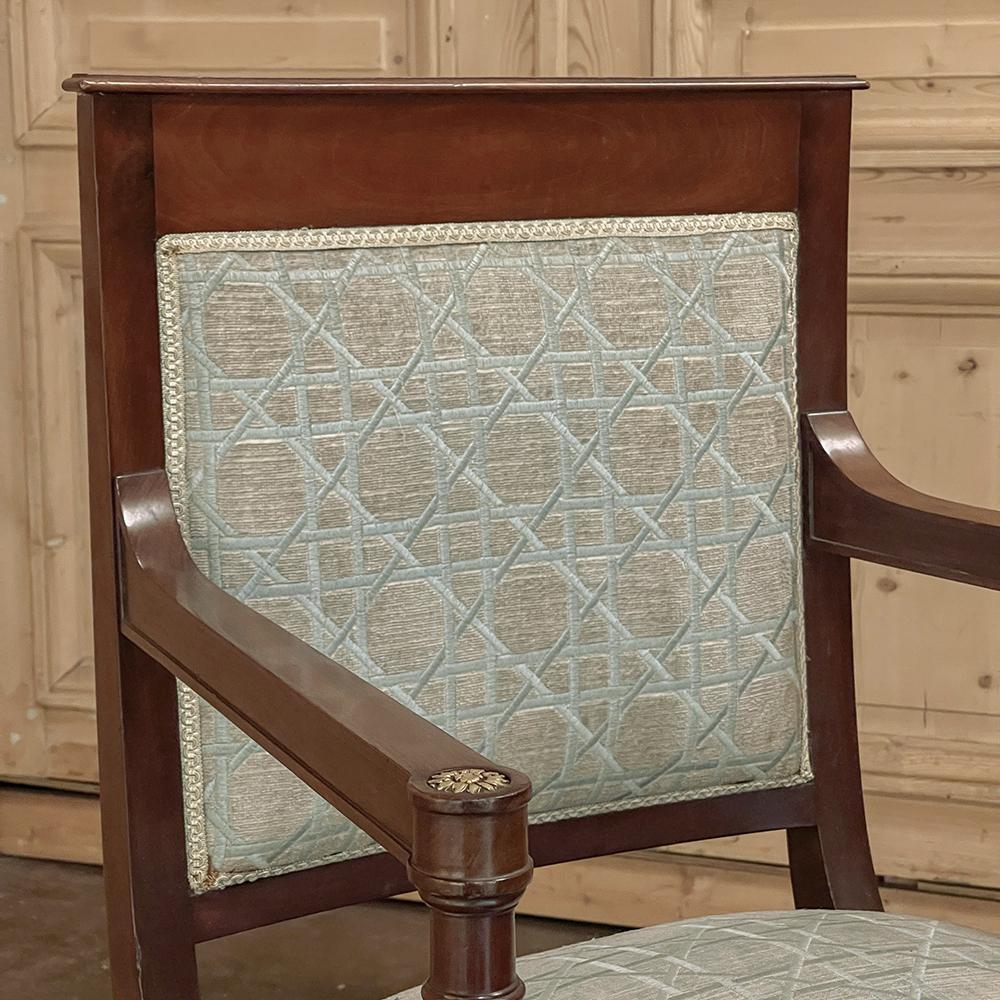 Paar französische Mahagoni-Sessel aus der Zeit Napoleons III. des 19. Jahrhunderts im Angebot 4