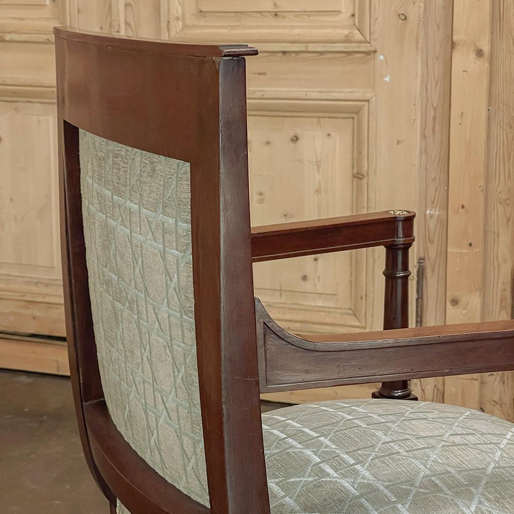 Paire de fauteuils en acajou d'époque Napoléon III du 19ème siècle français en vente 7