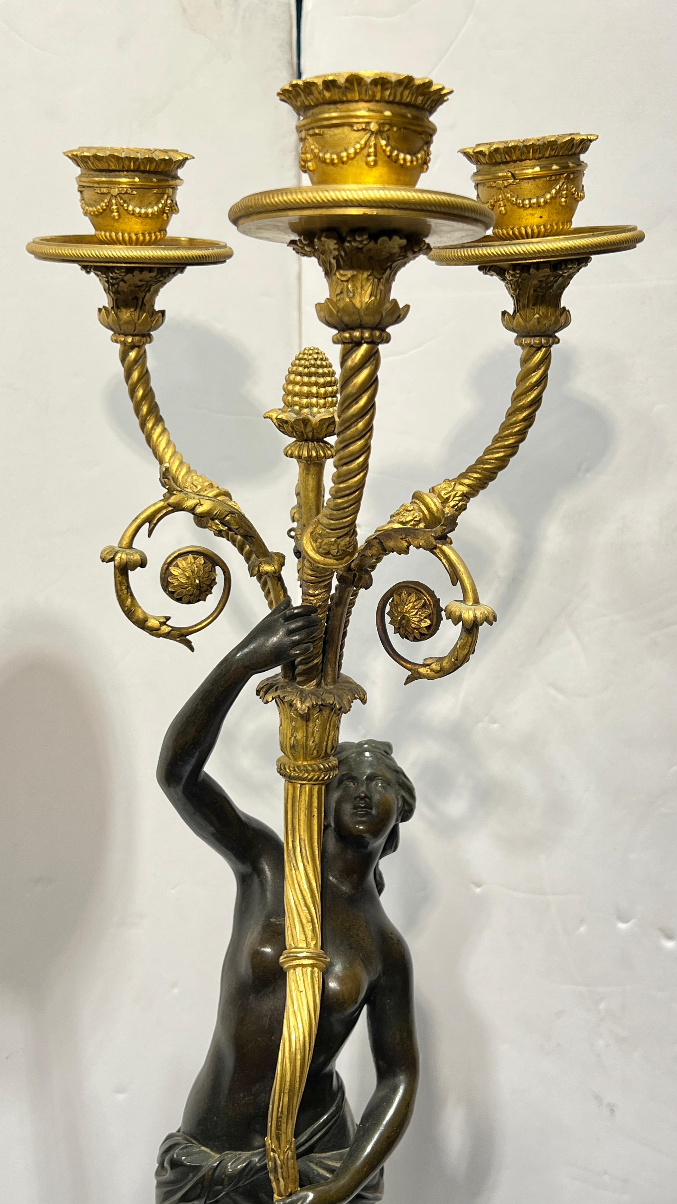 Dorato Pair 19th Century French Neoclassical Gilt Bronze and Marble Candelabra in vendita