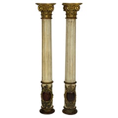 Paire de colonnes françaises du 19ème siècle en bois peint et doré