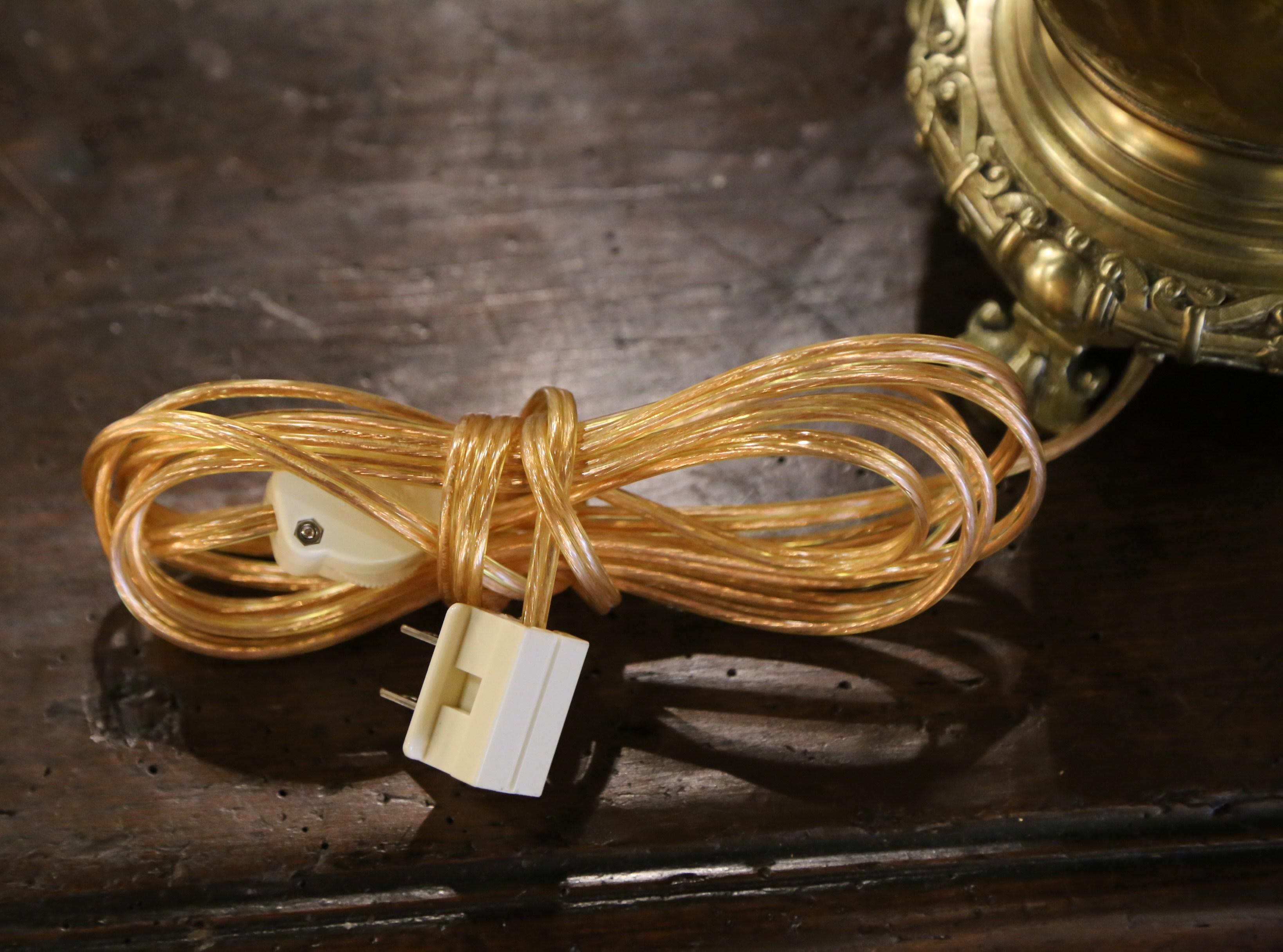 Paire de lampes de table françaises du 19ème siècle en faïence peinte et bronze de Montigny en vente 8