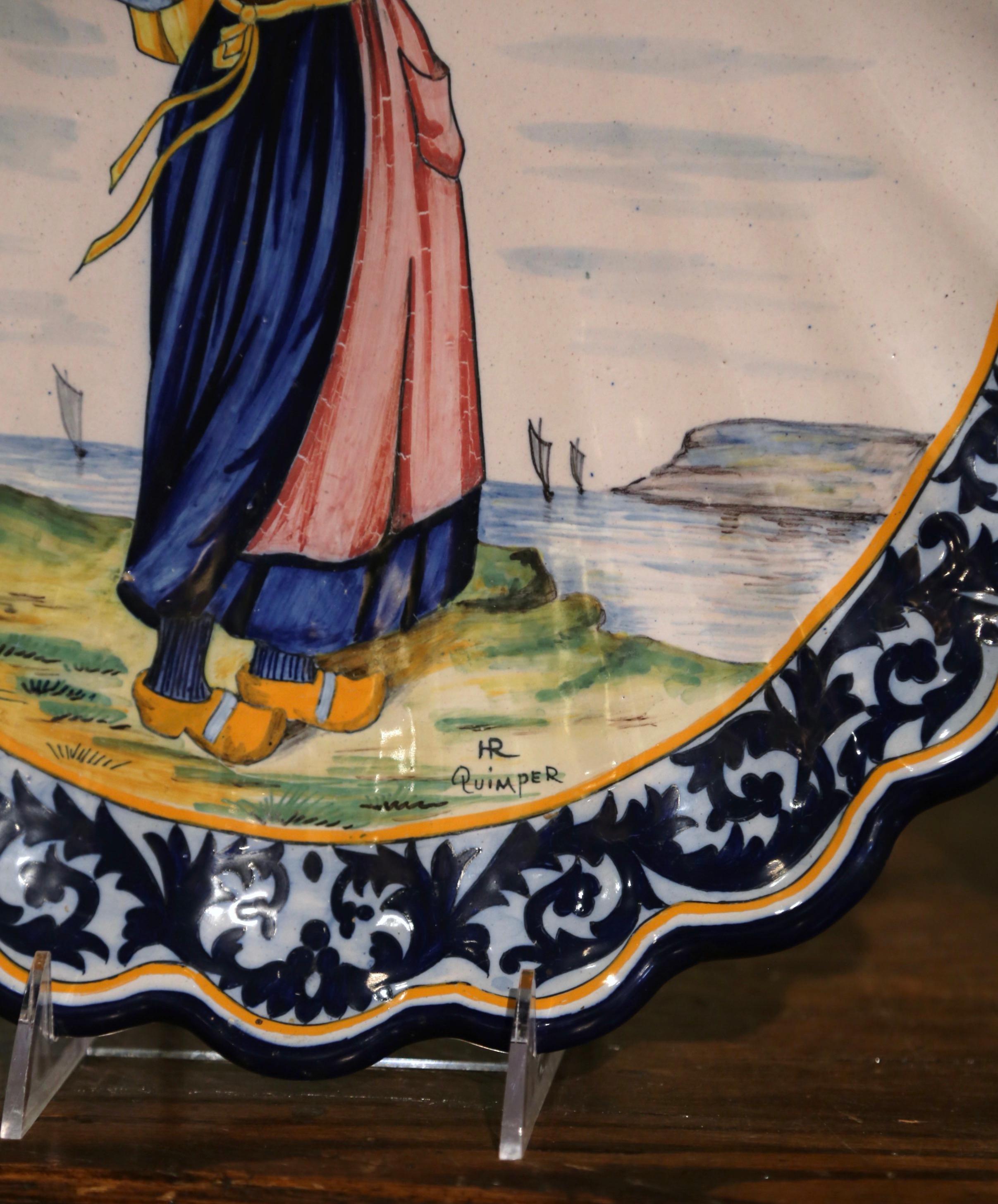 Pair 19th Century French Painted Faience Shell-Form Platters Signed HR Quimper en vente 1