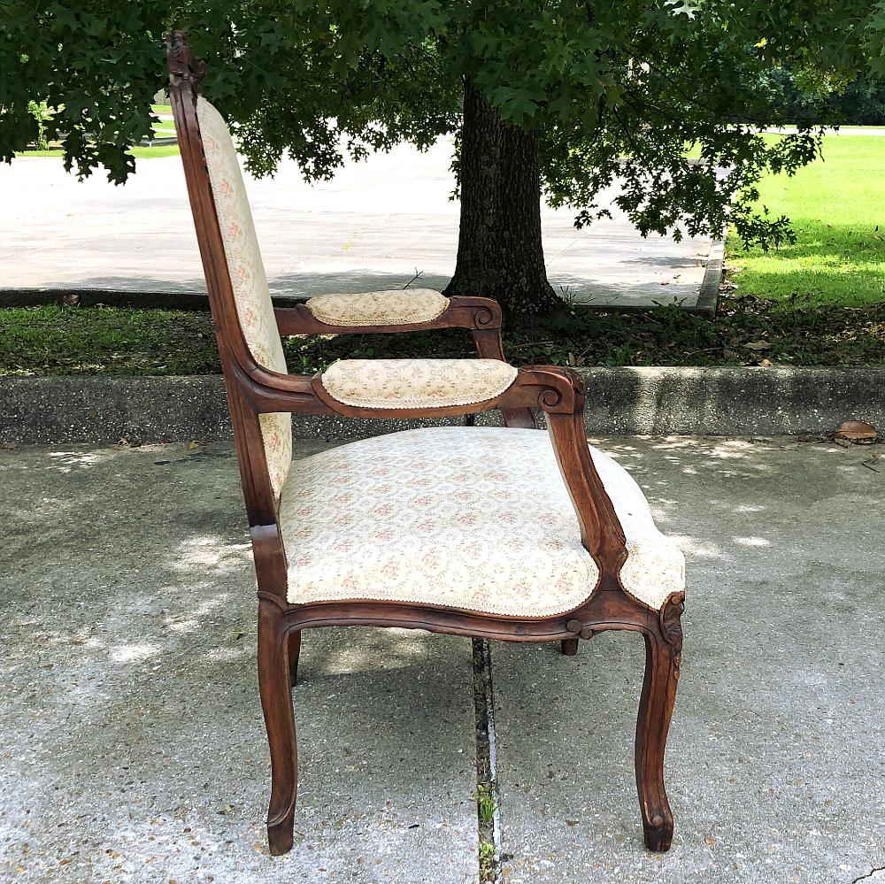 Paire de fauteuils en noyer de la Régence française du 19e siècle, Fauteuils en vente 5