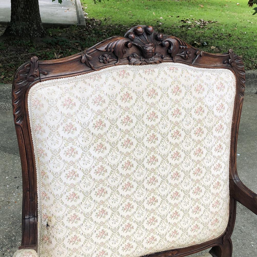 Fin du XIXe siècle Paire de fauteuils en noyer de la Régence française du 19e siècle, Fauteuils en vente