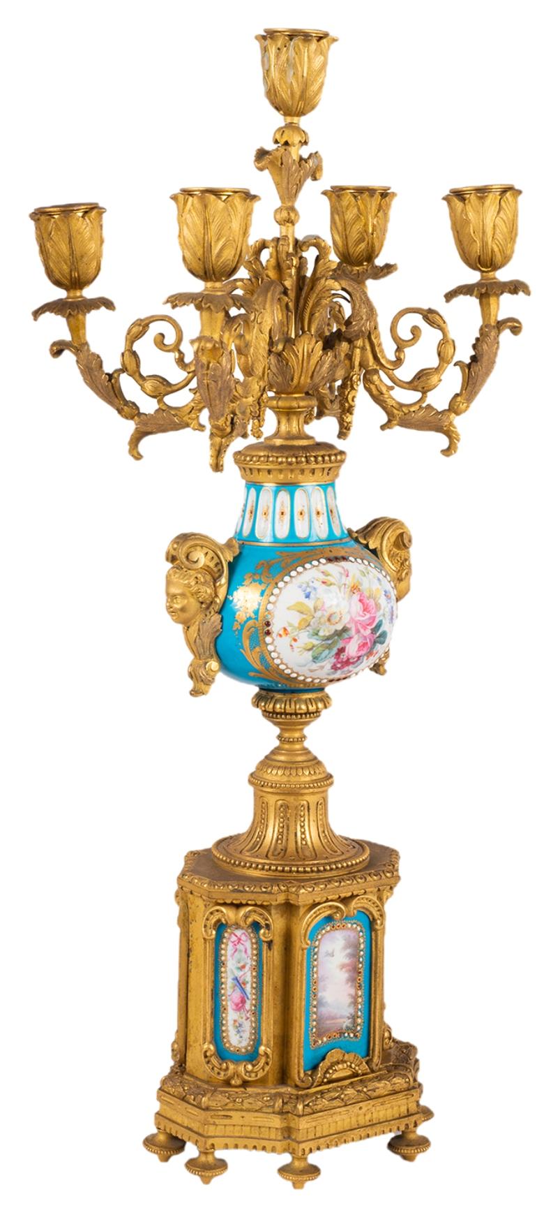 Louis XVI Paire de candélabres de style Sèvres du 19ème siècle français en vente