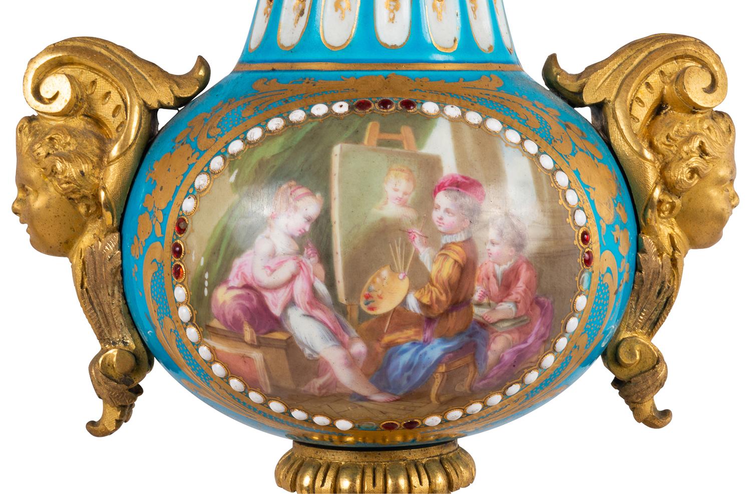 Porcellana Coppia di candelabri francesi del XIX secolo in stile Sevres in vendita