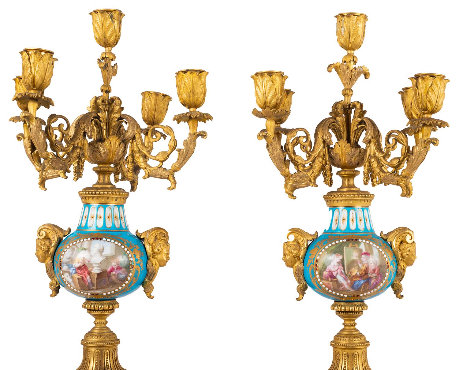 Porcelaine Paire de candélabres de style Sèvres du 19ème siècle français en vente