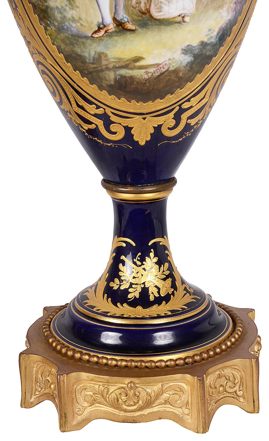 Français Paire de vases en porcelaine de style Sèvres du 19ème siècle français en vente