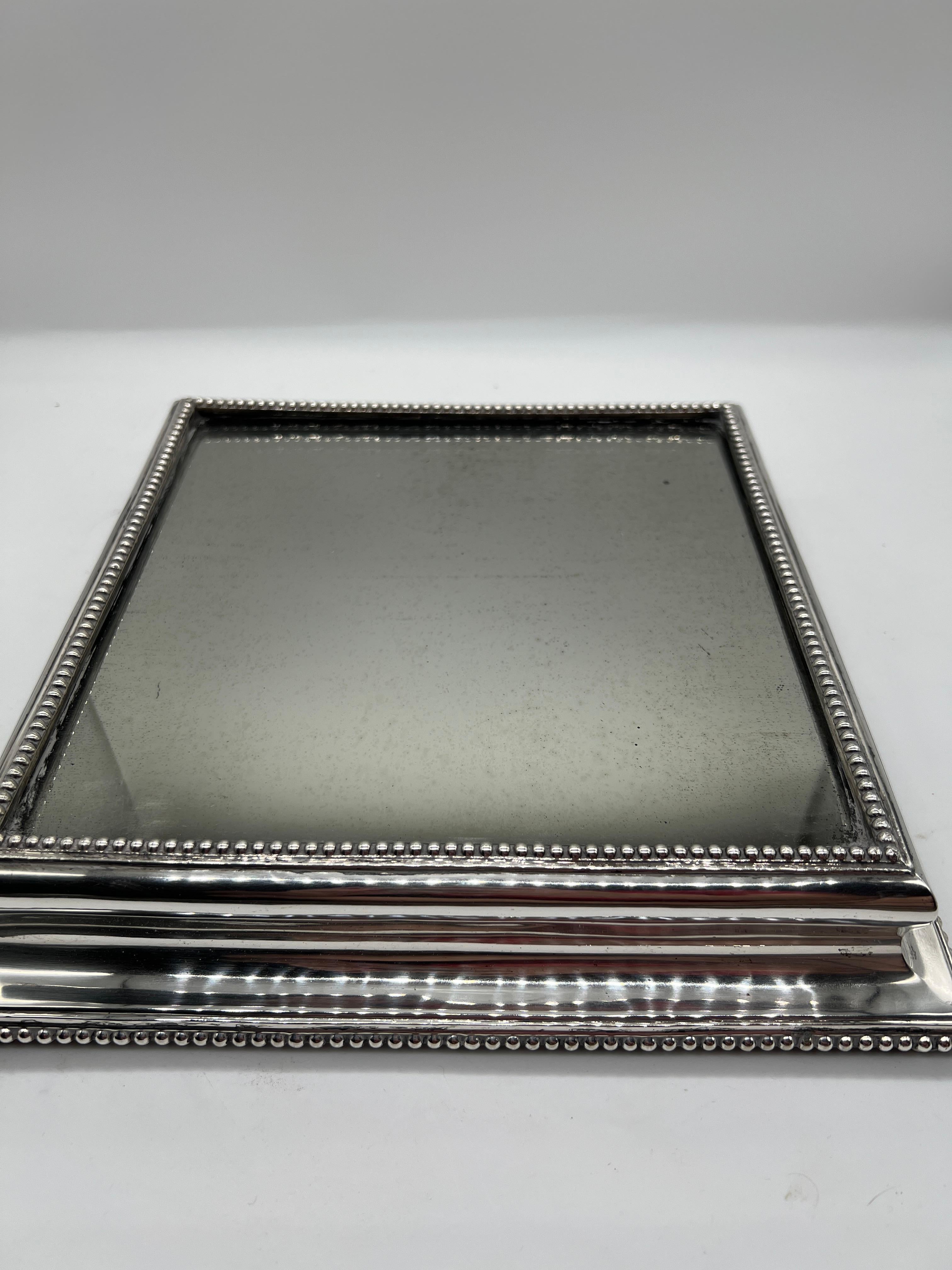 Regency Paire de plateaux carrés à miroir en argent et en acajou du XIXe siècle en vente