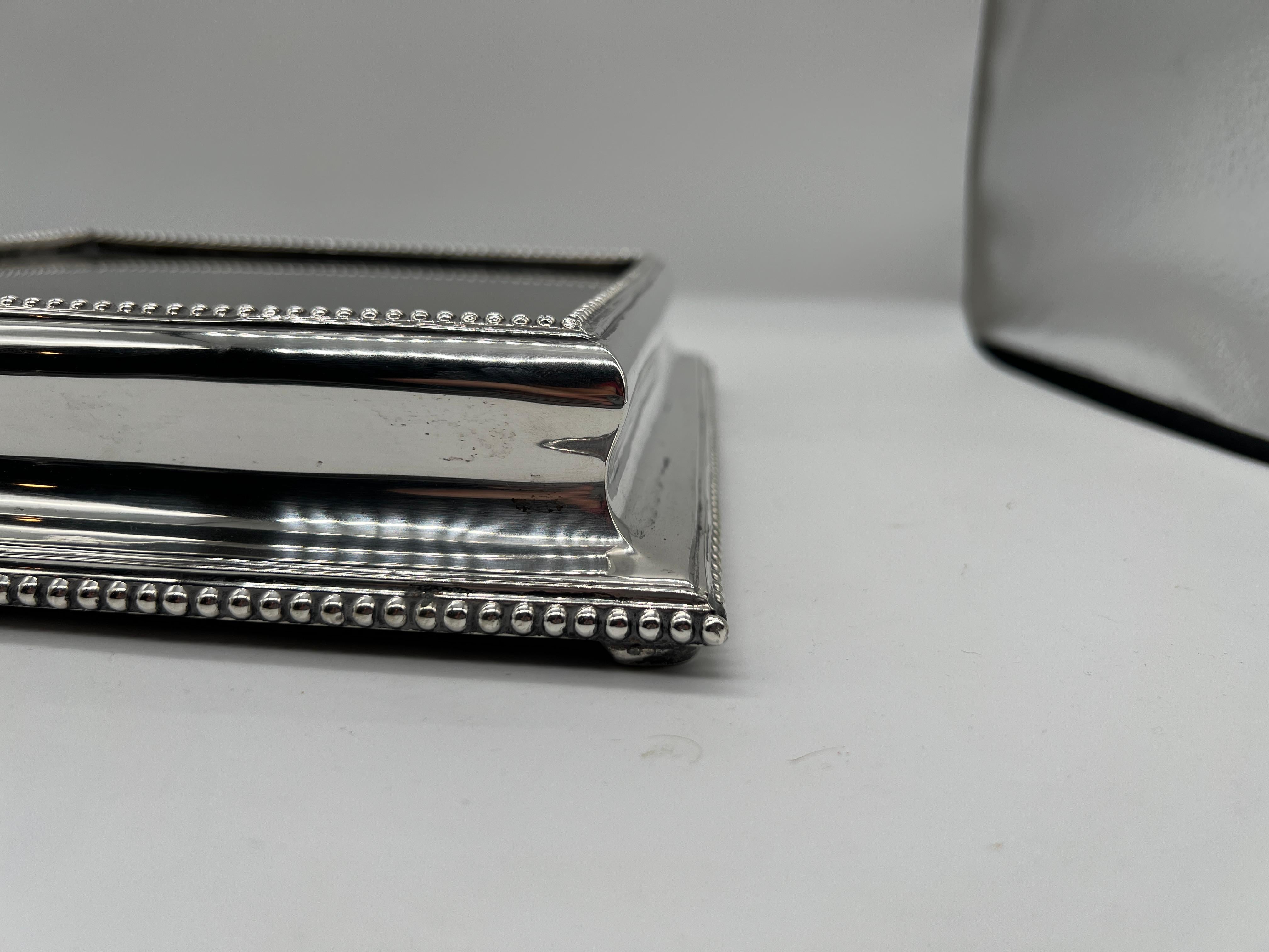Argent Paire de plateaux carrés à miroir en argent et en acajou du XIXe siècle en vente