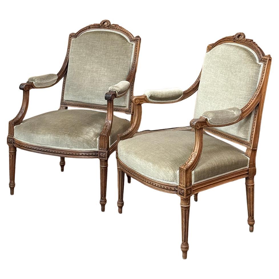 Coppia di poltrone francesi in noce del XIX secolo ~ Fauteuils con mohair