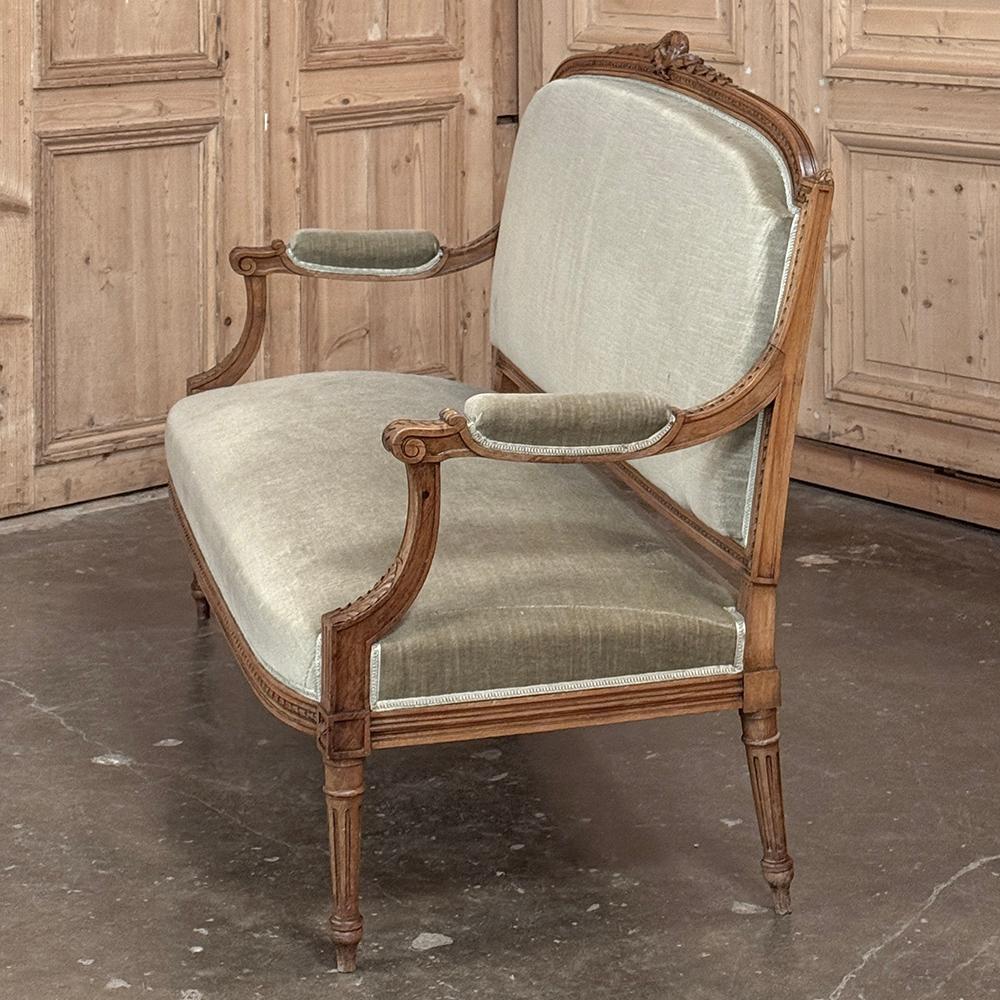 Divano in noce francese del XIX secolo con mohair in vendita 9