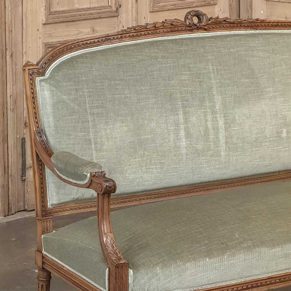 Divano in noce francese del XIX secolo con mohair In condizioni buone in vendita a Dallas, TX