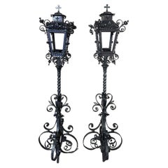 Paire de lanternes de jardin françaises en fer forgé du 19ème siècle
