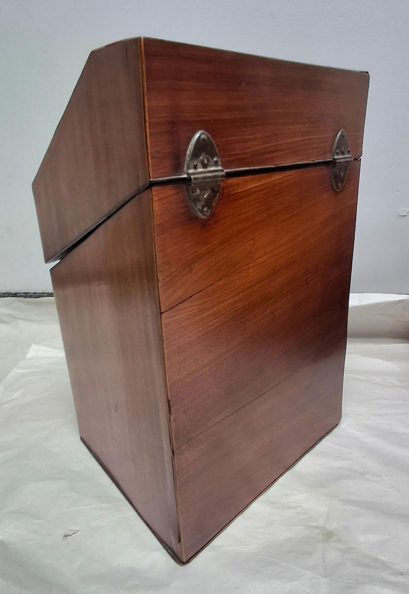 Coppia di scatole per coltelli in mogano stile Giorgio III del XIX secolo in vendita 3