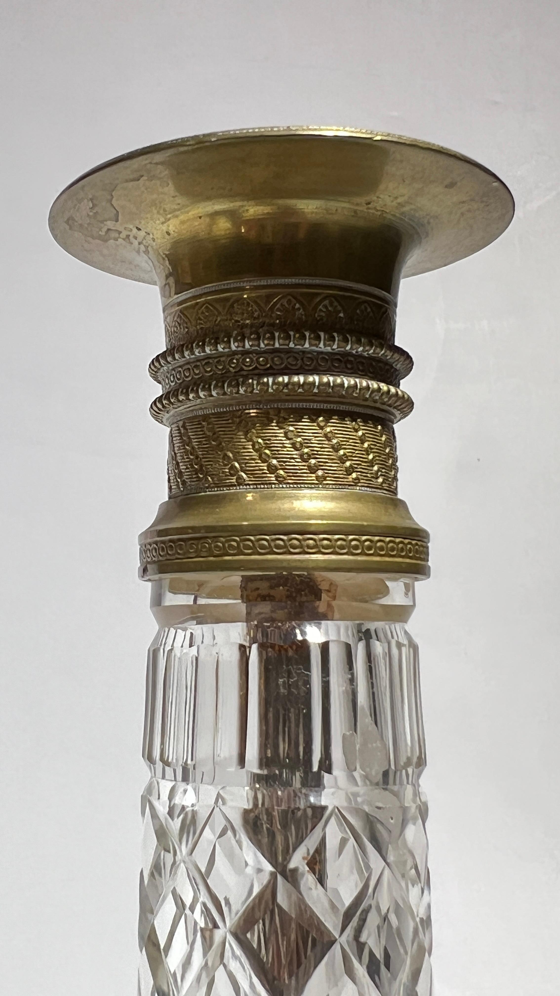 Paire de chandeliers de style Empire en bronze doré et verre taillé du 19e siècle en vente 9