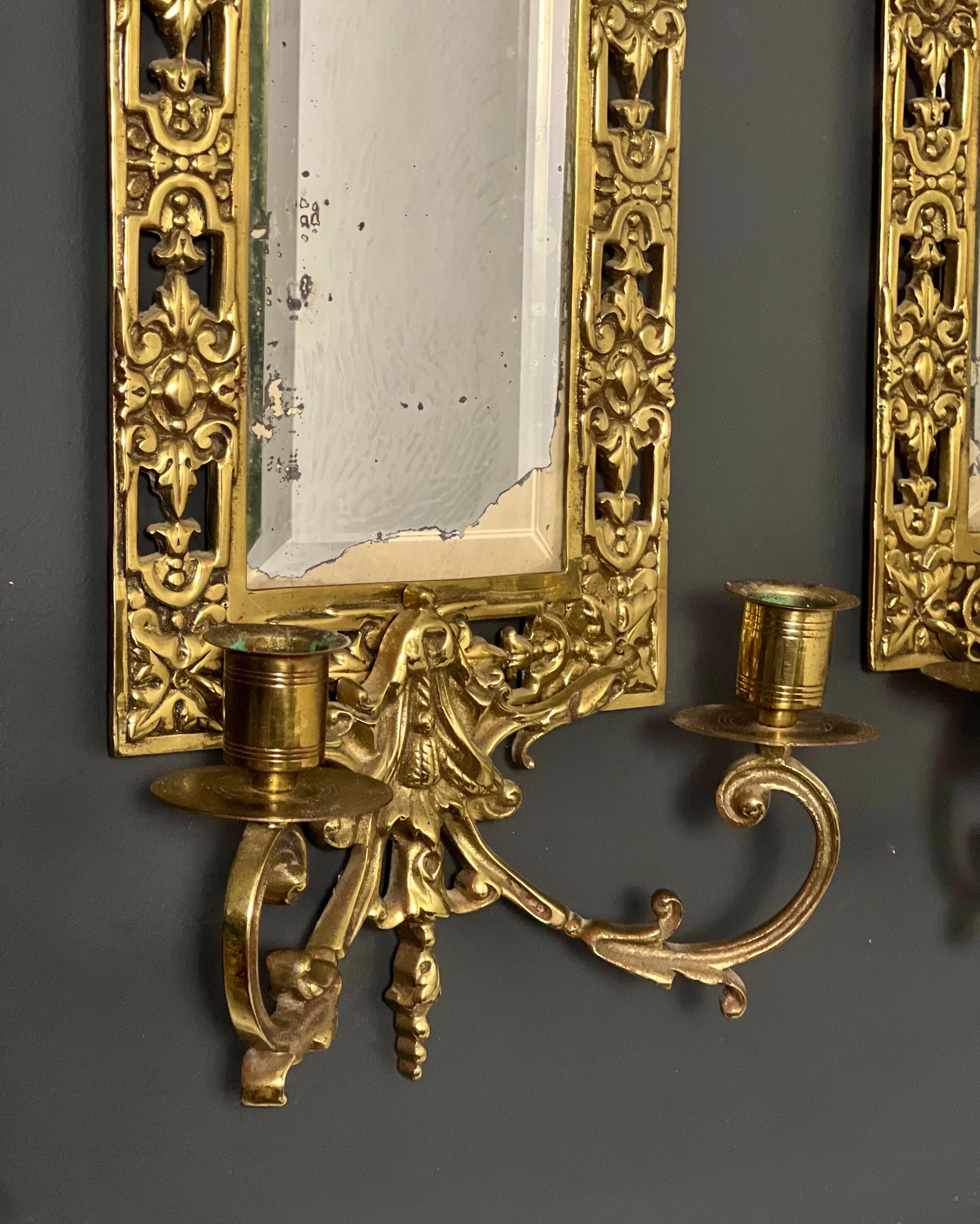 Paar vergoldete Bronze-Girandole des 19. Jahrhunderts mit Kandelabern im Angebot 2
