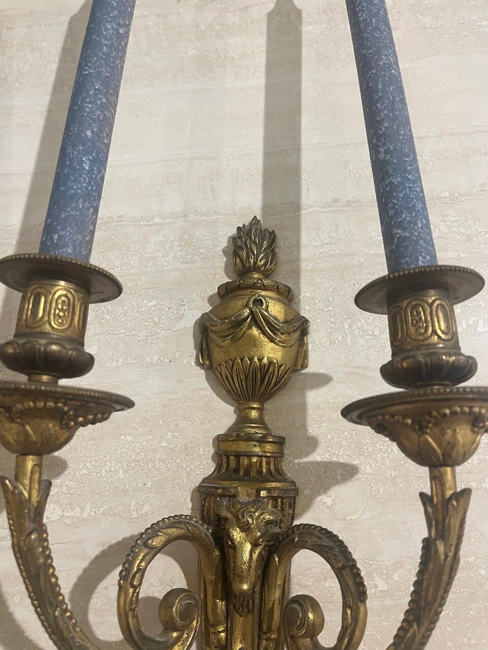 Francese Coppia di sconsigliere neoclassiche in bronzo dorato del XIX secolo in vendita