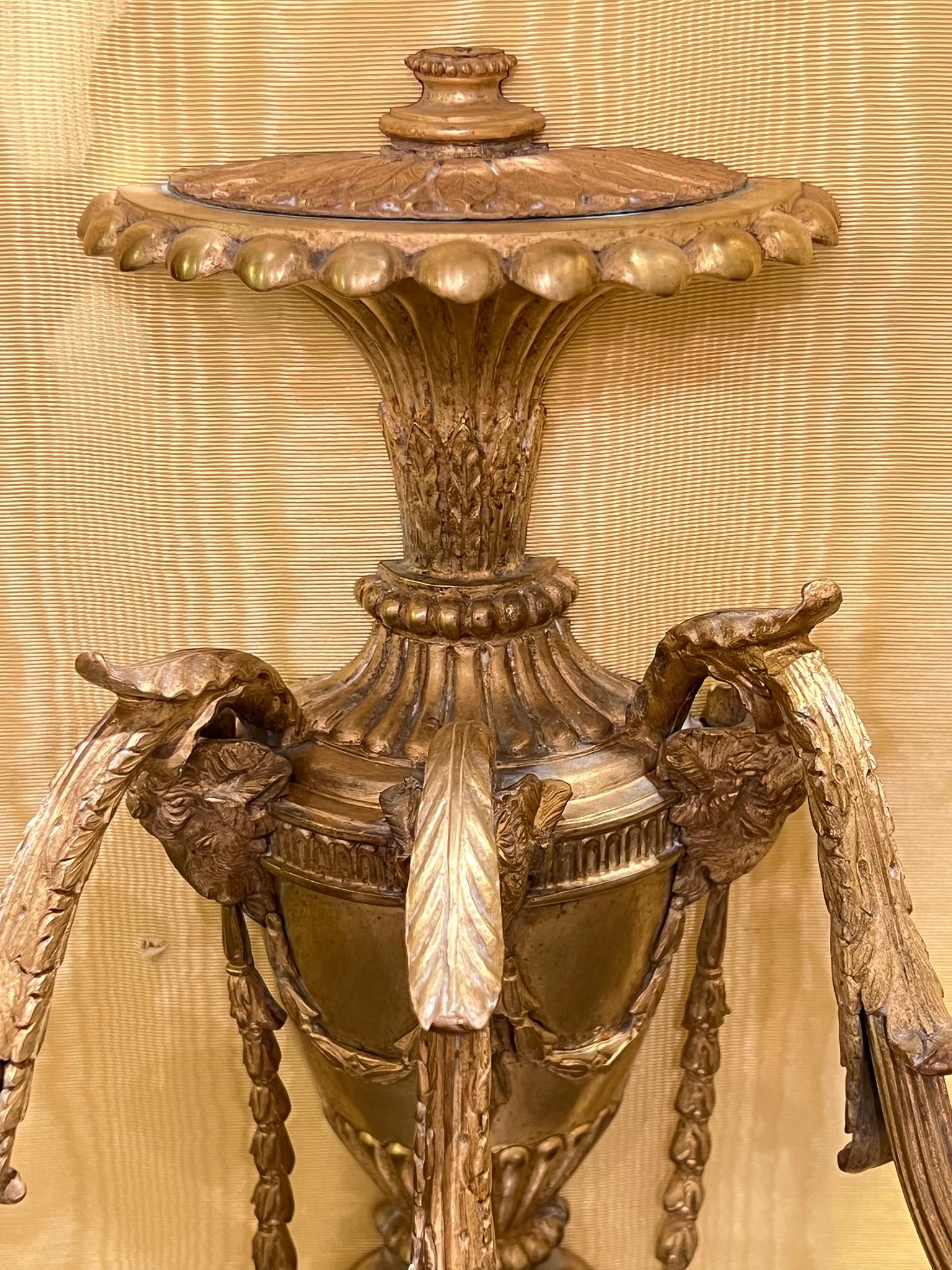 Paire d'appliques en bronze doré du 19ème siècle de style géorgien anglais en vente 2