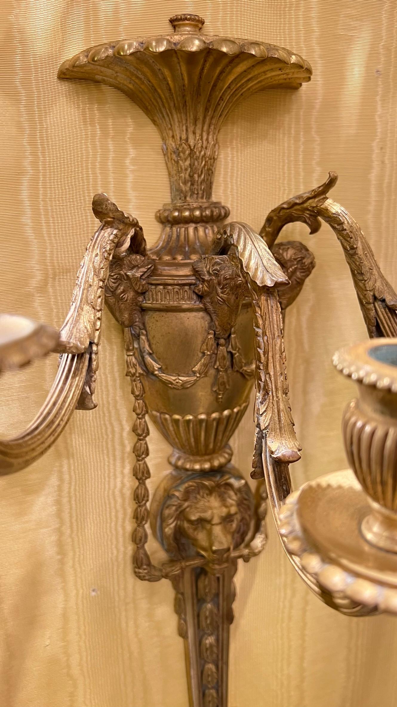 Paire d'appliques en bronze doré du 19ème siècle de style géorgien anglais en vente 8
