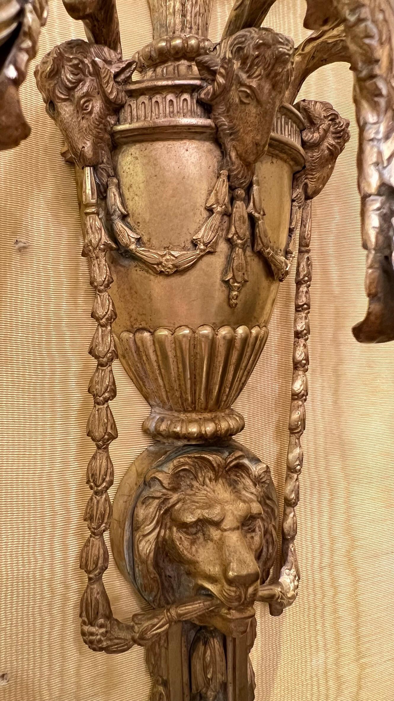 Doré Paire d'appliques en bronze doré du 19ème siècle de style géorgien anglais en vente