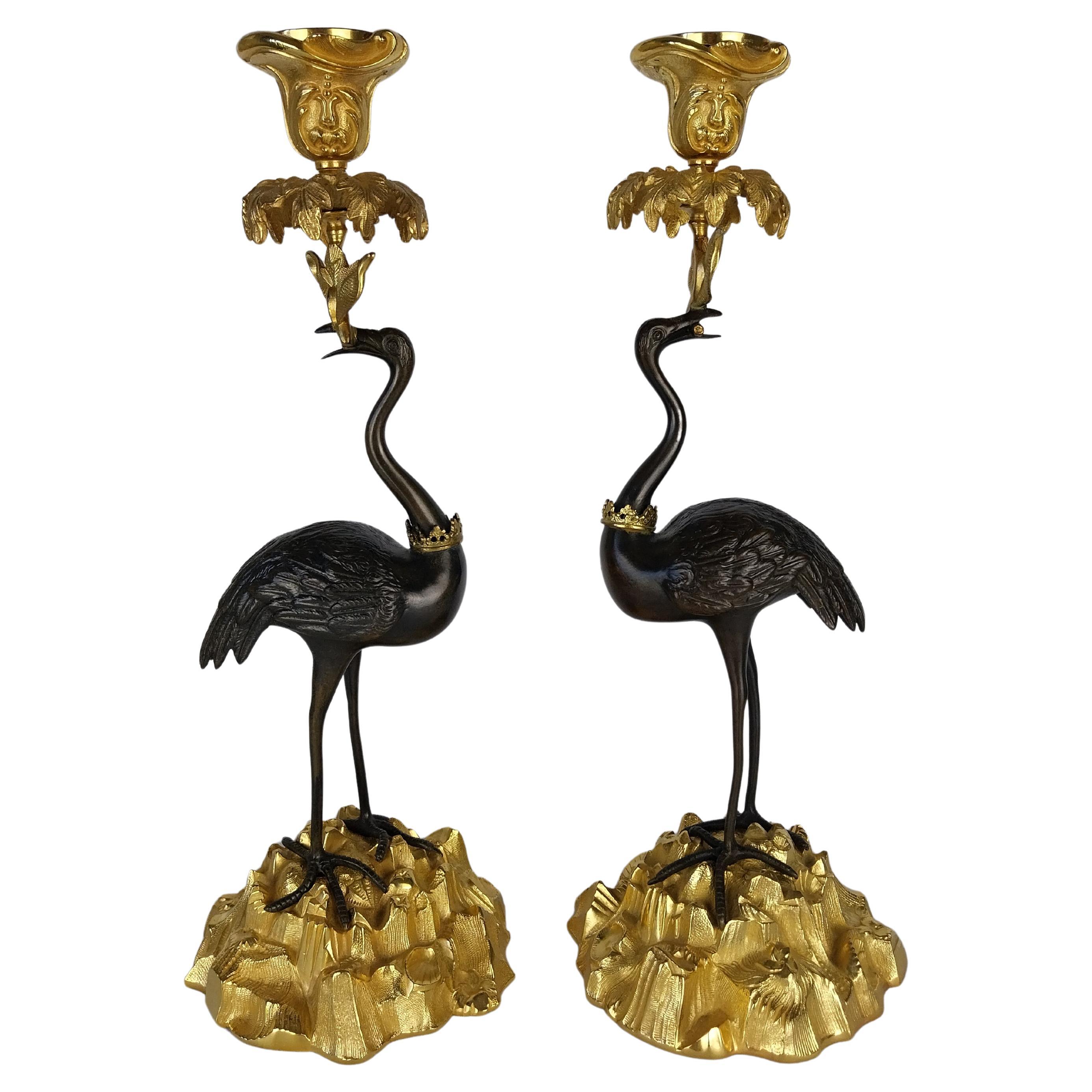 Coppia di candelieri a cicogna in bronzo dorato del XIX secolo