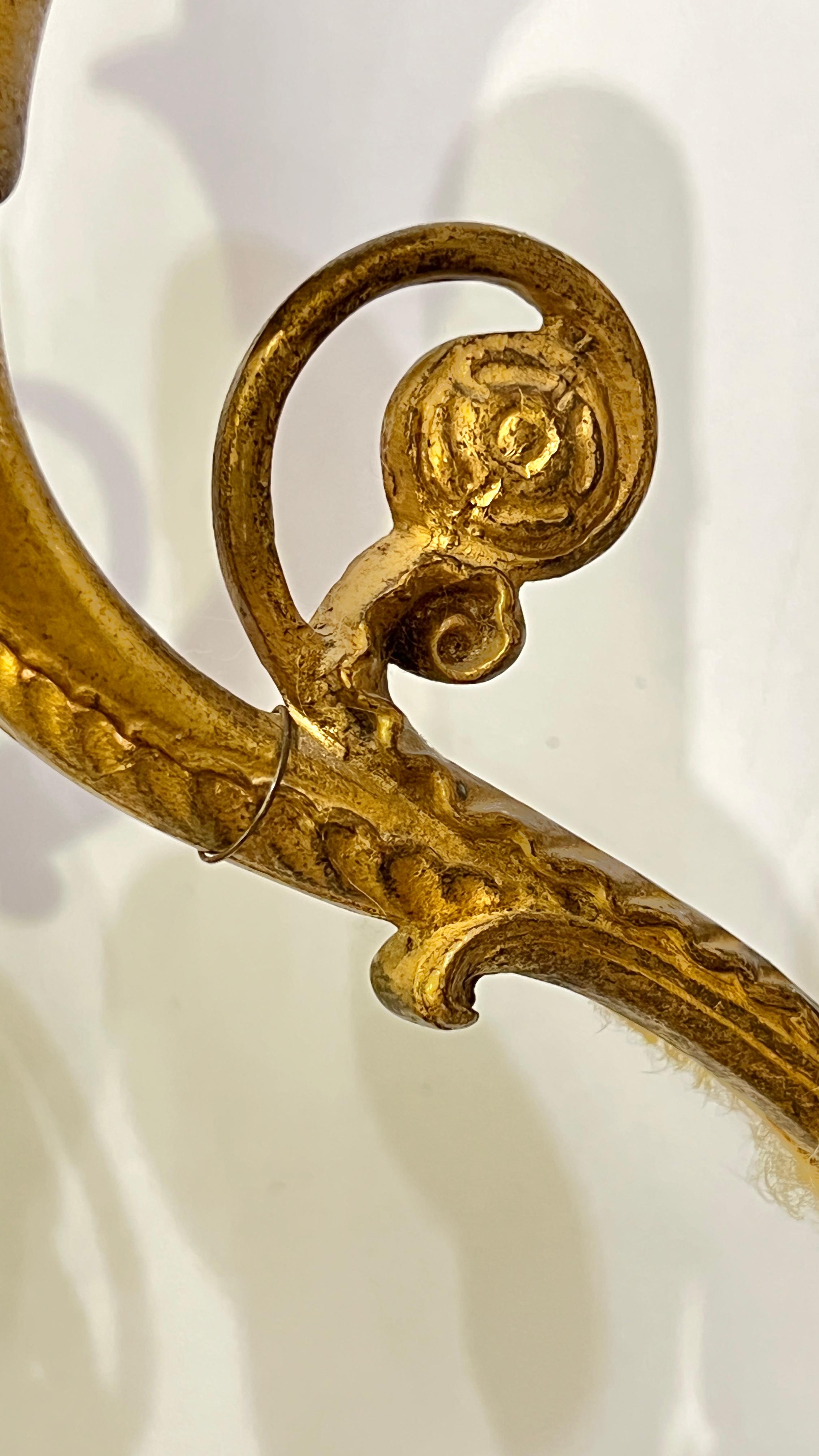 Paire d'appliques à 2 lumières en bronze patiné et doré du 19e siècle, en forme de torche Bon état - En vente à New York, NY