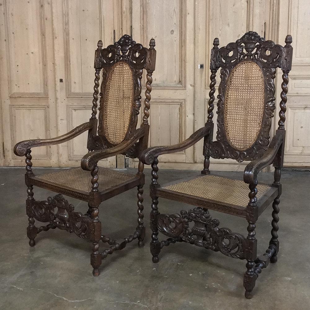 Néo-Renaissance Paire de fauteuils de la Grande Renaissance du 19ème siècle en chêne sculpté à la main et canné en vente