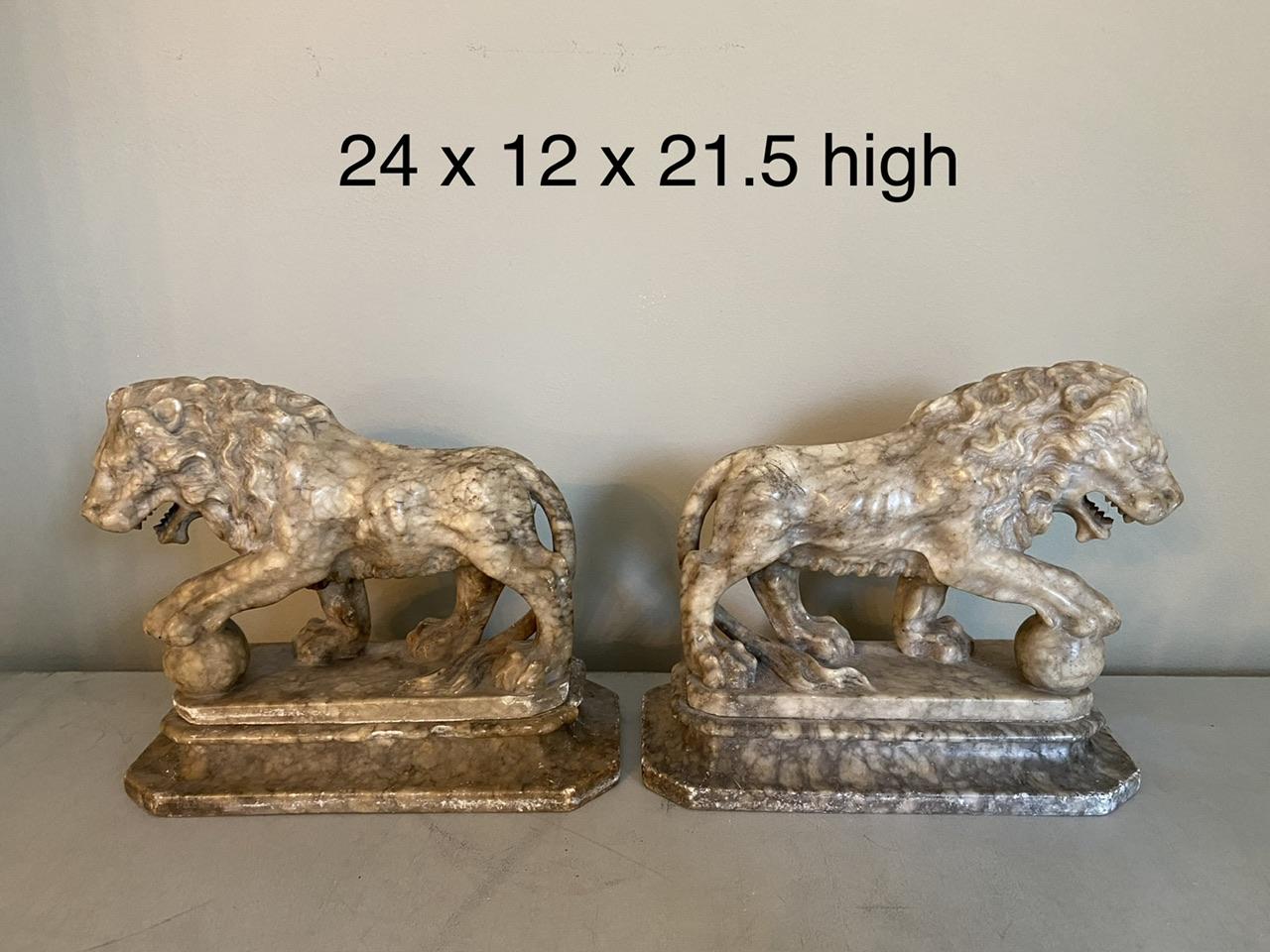 Paire de lions en albâtre Grand Tour du 19ème siècle en vente 4
