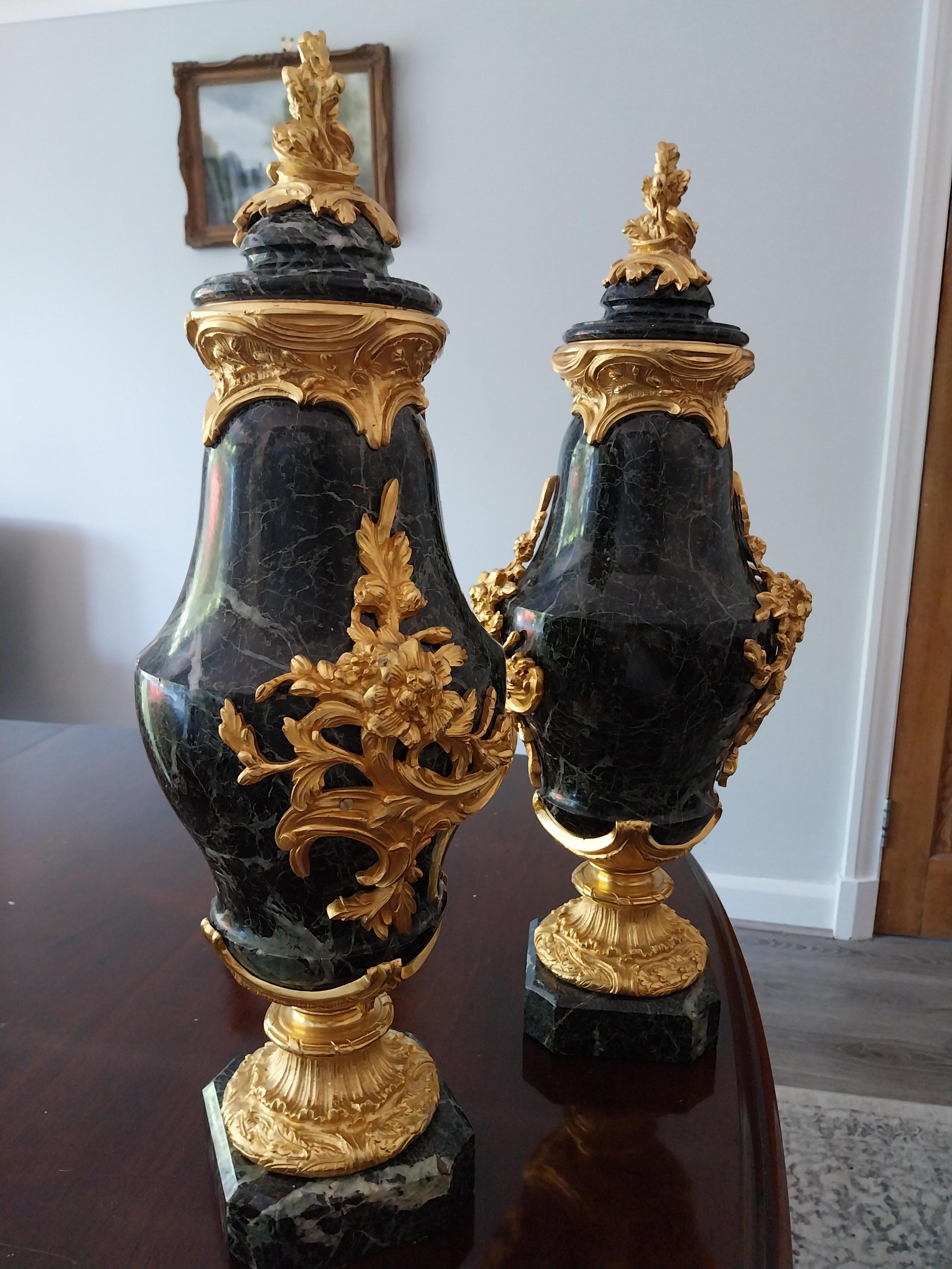 Pareja de cassolettes de mármol verde del siglo XIX en venta 3