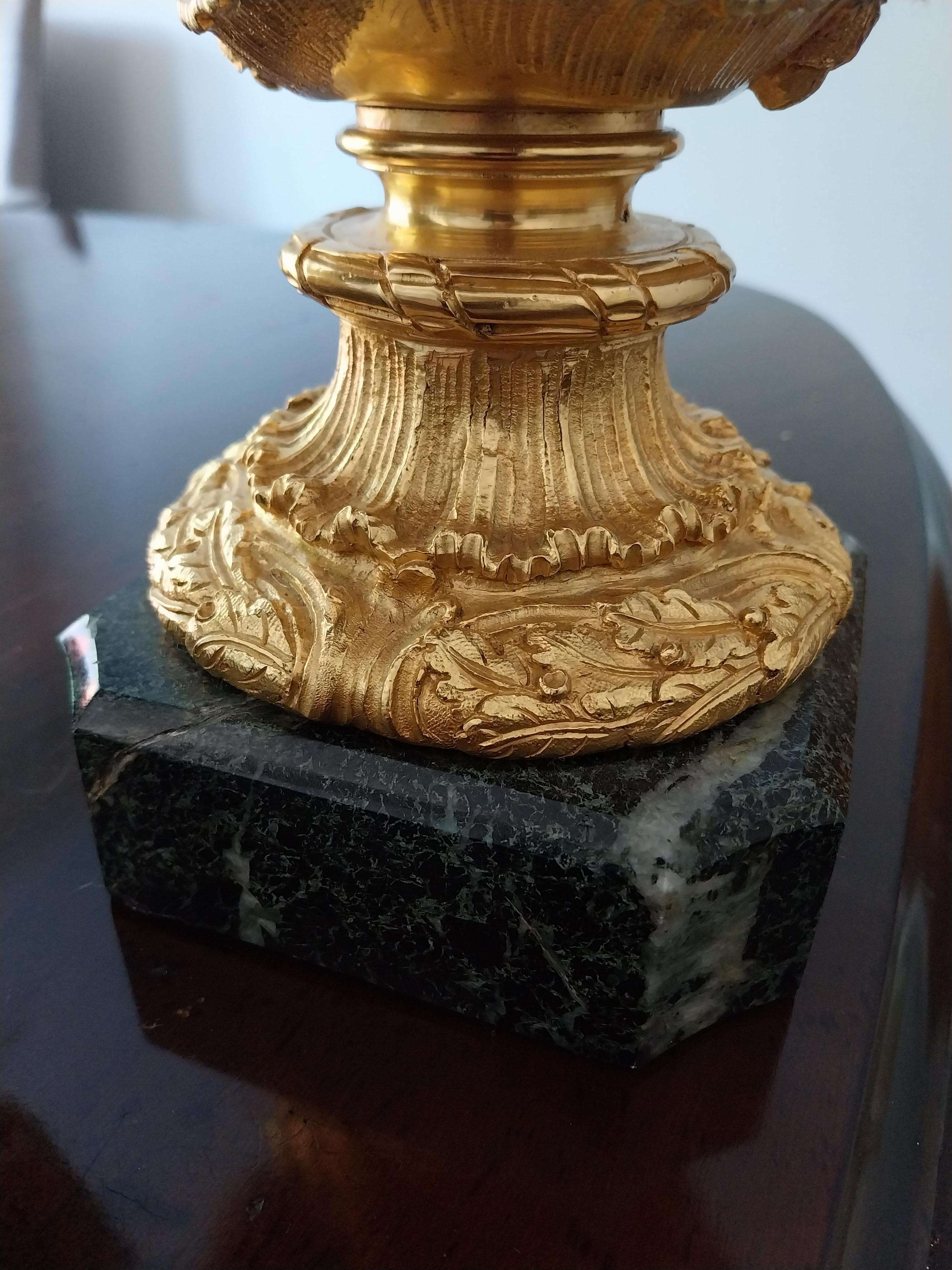 Pareja de cassolettes de mármol verde del siglo XIX en venta 5