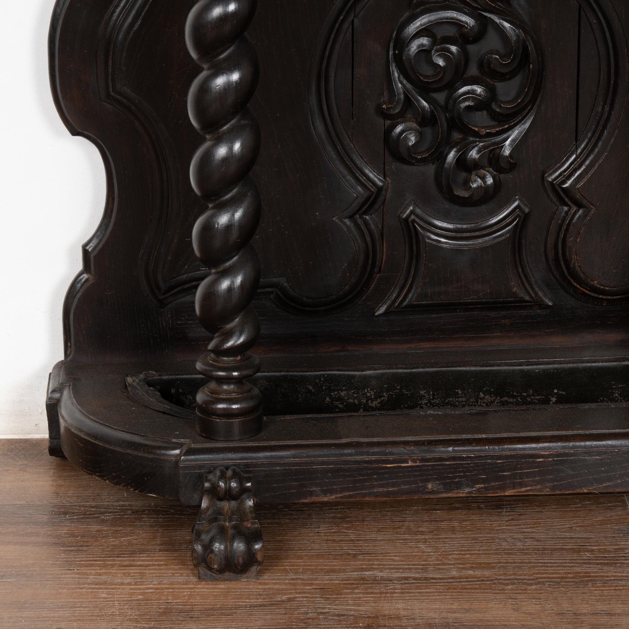 Paire de tables consoles d'entrée du XIXe siècle avec miroir, porte-manteau et porte-parapluie en vente 4