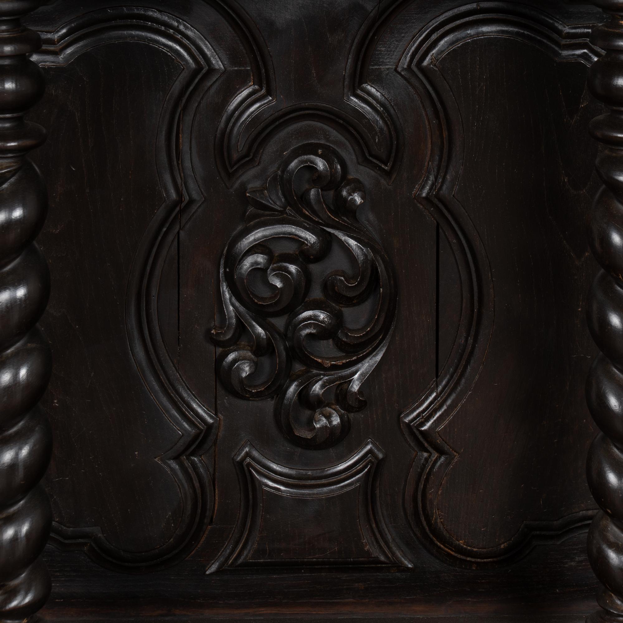 Paire de tables consoles d'entrée du XIXe siècle avec miroir, porte-manteau et porte-parapluie en vente 5