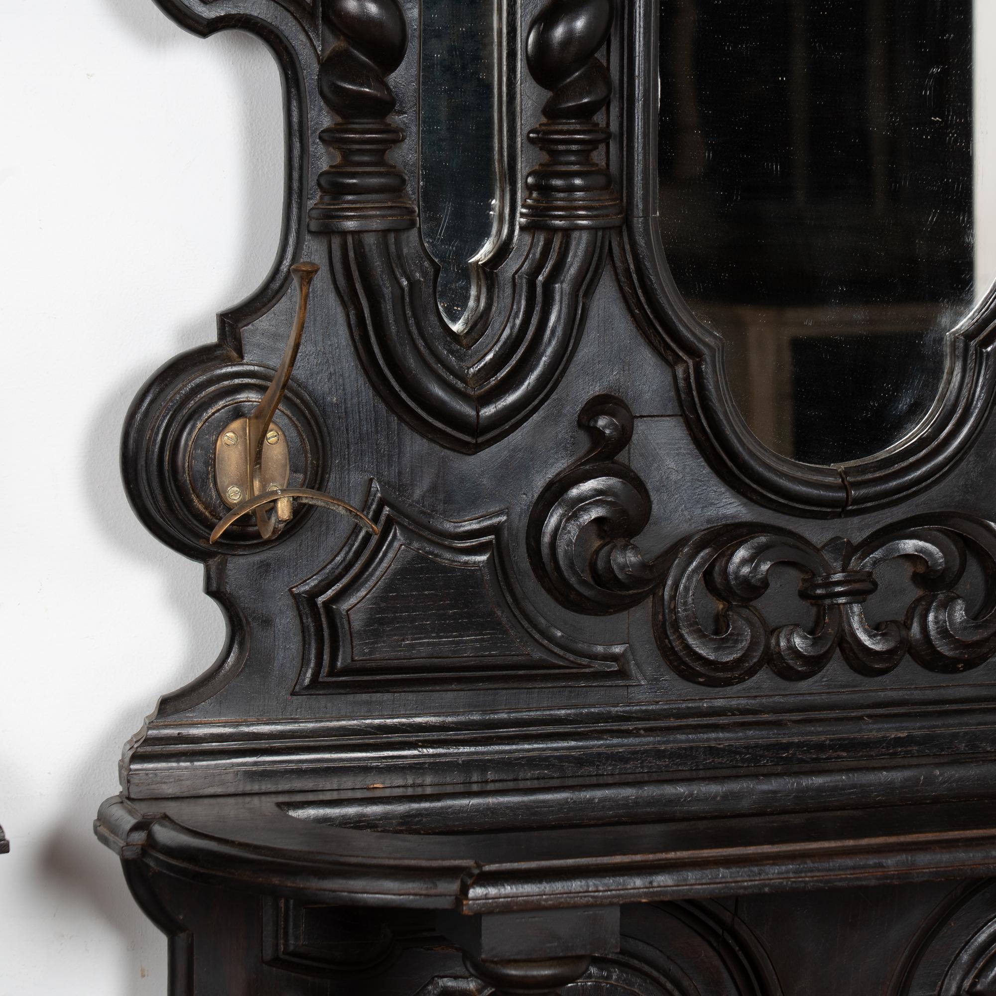 Miroir Paire de tables consoles d'entrée du XIXe siècle avec miroir, porte-manteau et porte-parapluie en vente