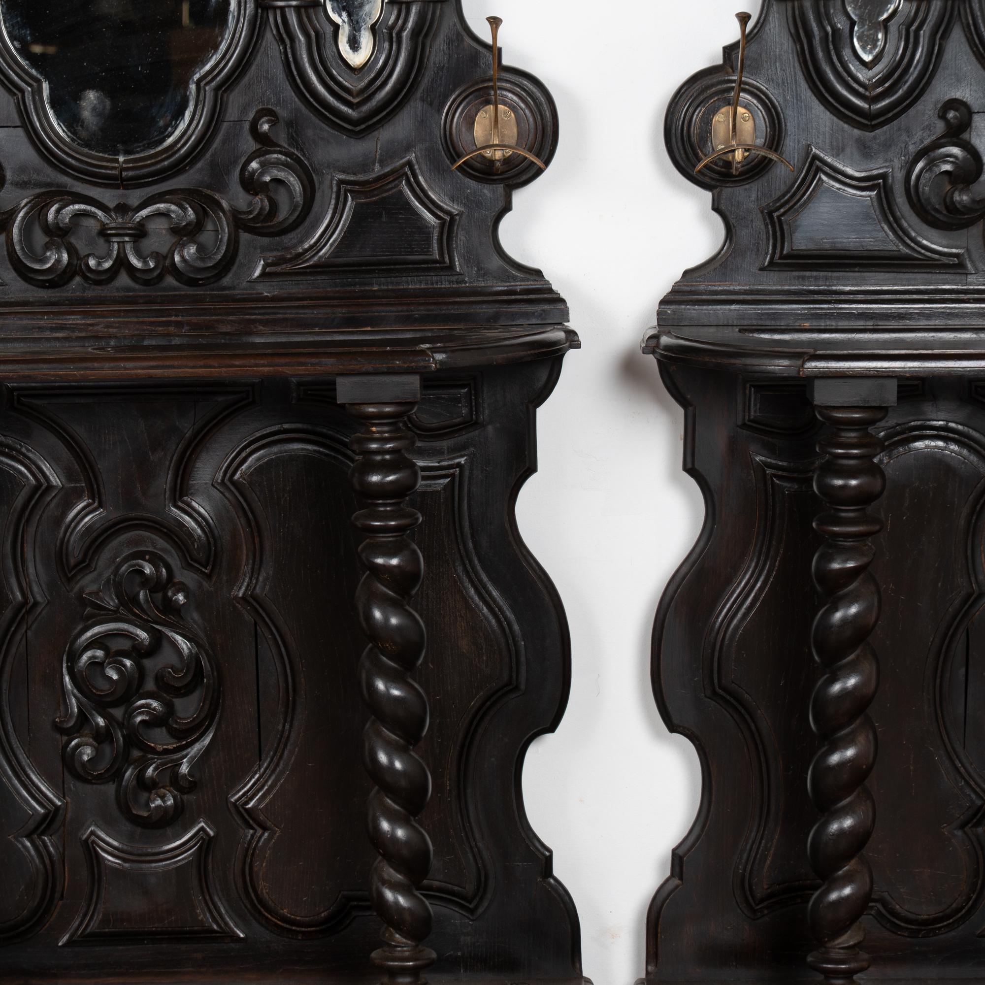 Paire de tables consoles d'entrée du XIXe siècle avec miroir, porte-manteau et porte-parapluie en vente 3