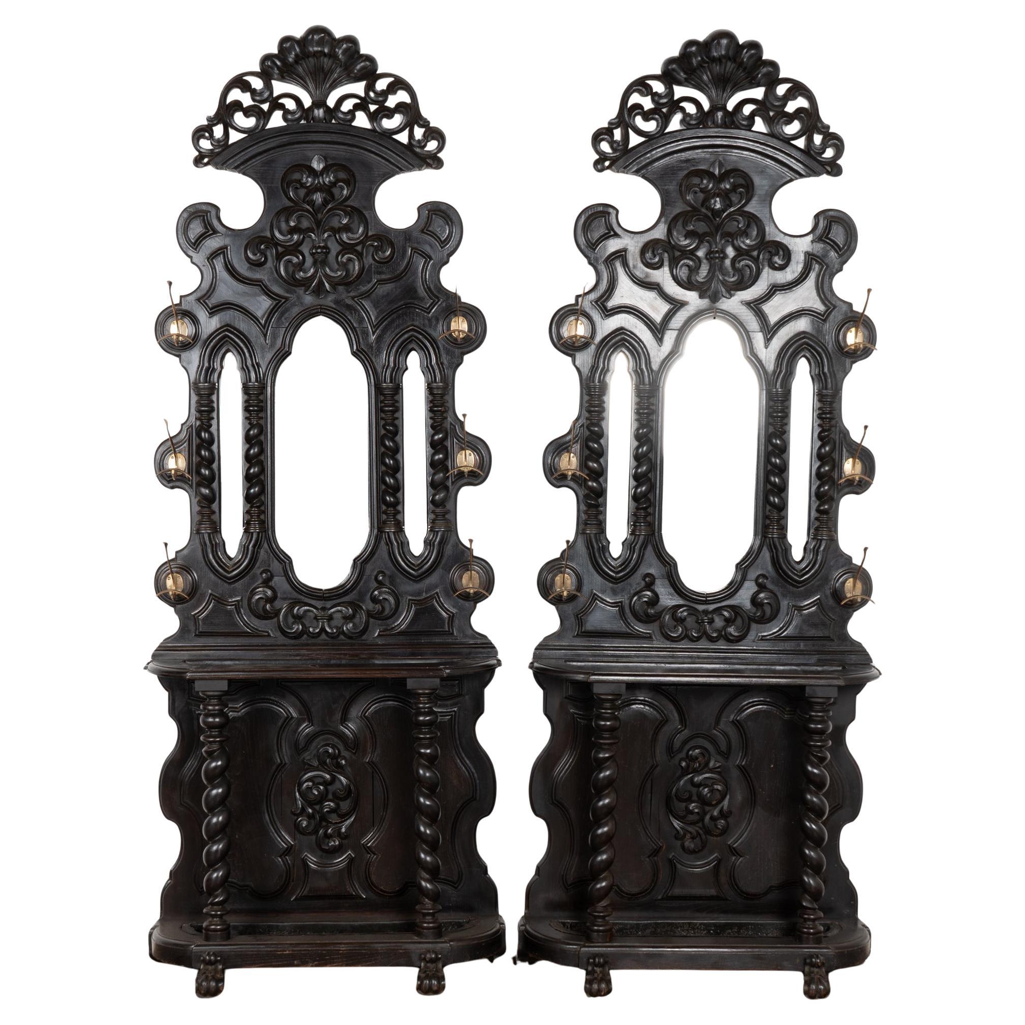 Paire de tables consoles d'entrée du XIXe siècle avec miroir, porte-manteau et porte-parapluie en vente
