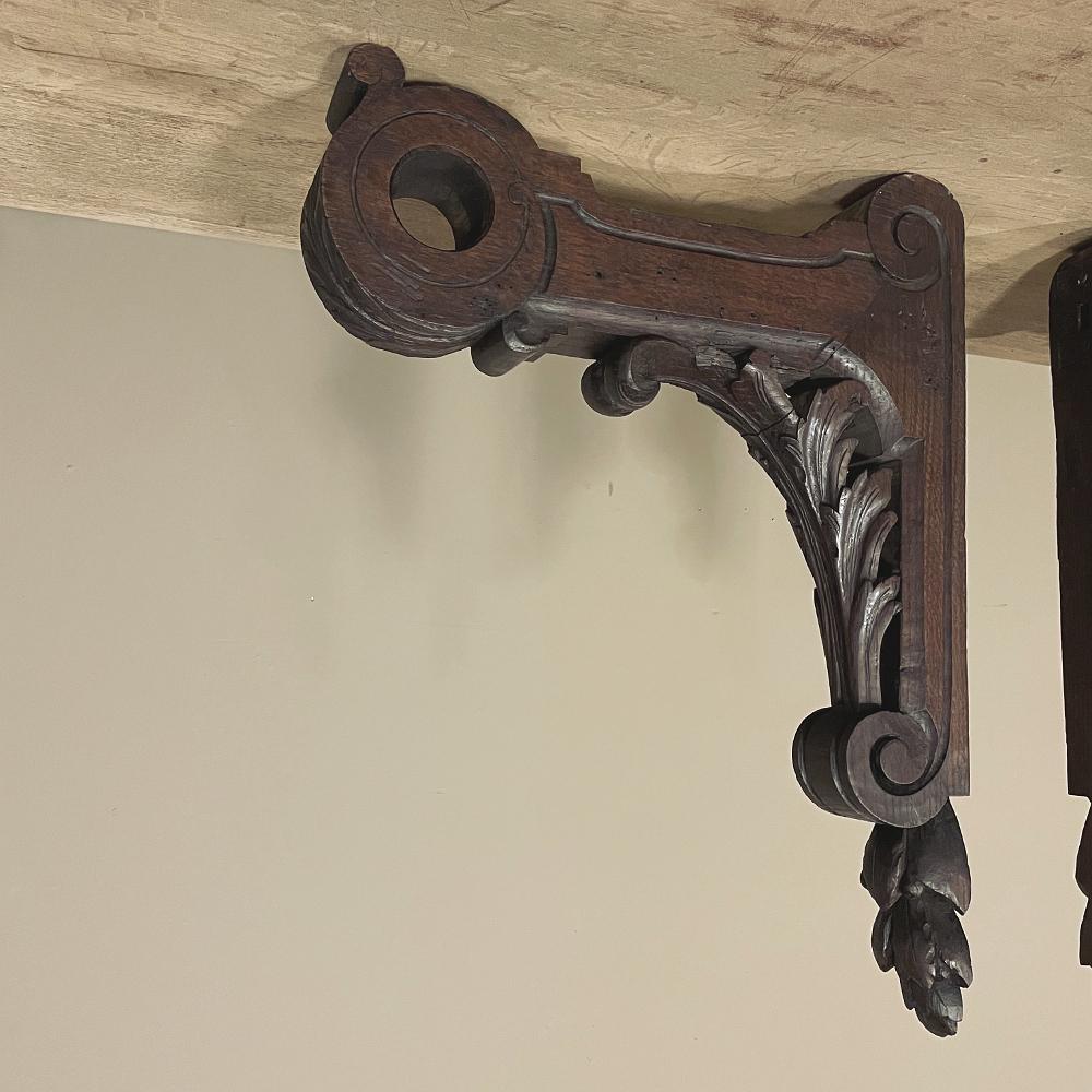 Paire de corbeaux sculptés à la main du 19ème siècle ~ Porte-boucles de draperie Bon état - En vente à Dallas, TX